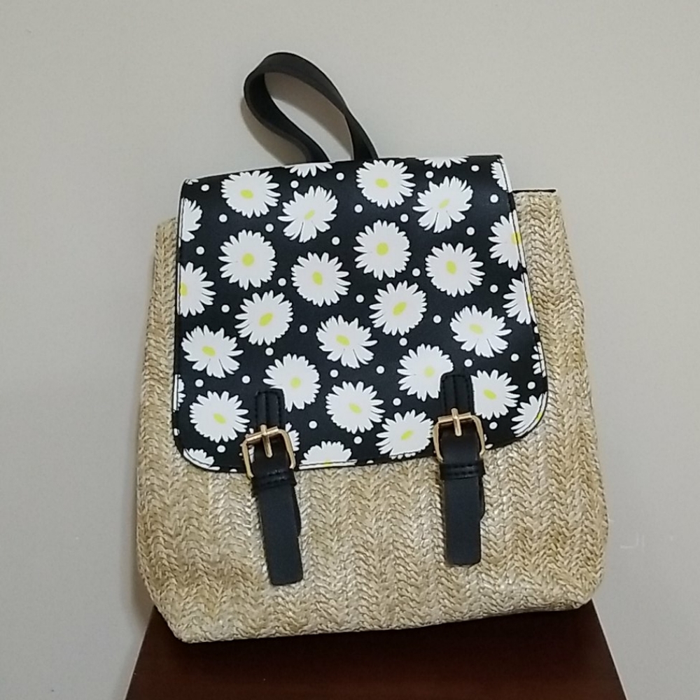 Daisy Straw Small Backpack - Picture 4 of 7